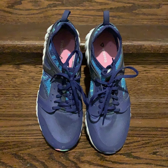 Women’s Reebok Running Shoes Size 8 USA - Picture 1 of 3